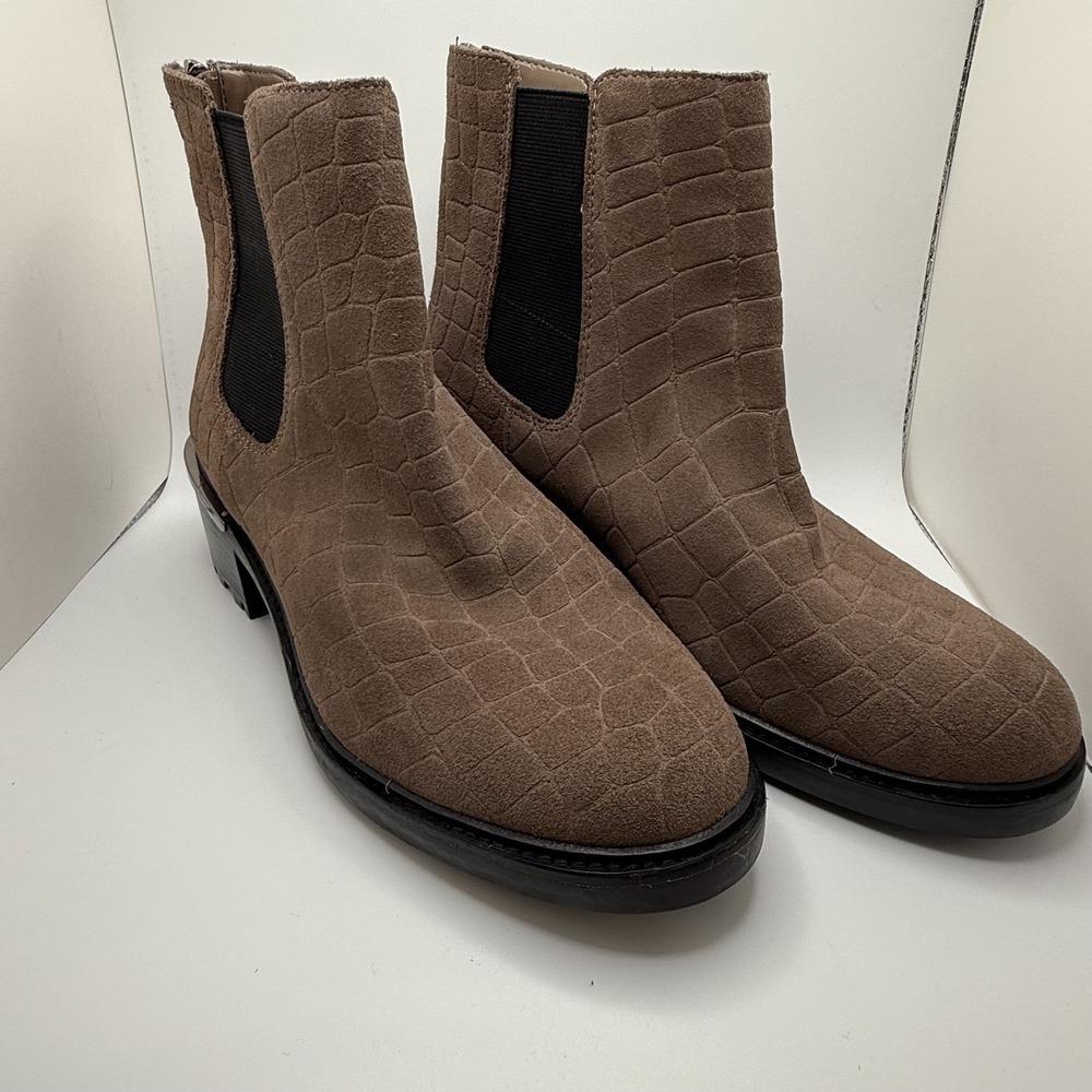 Vince‎ Camuto Kelivena Chelsea Boots in Sable Croc Suede Size 10